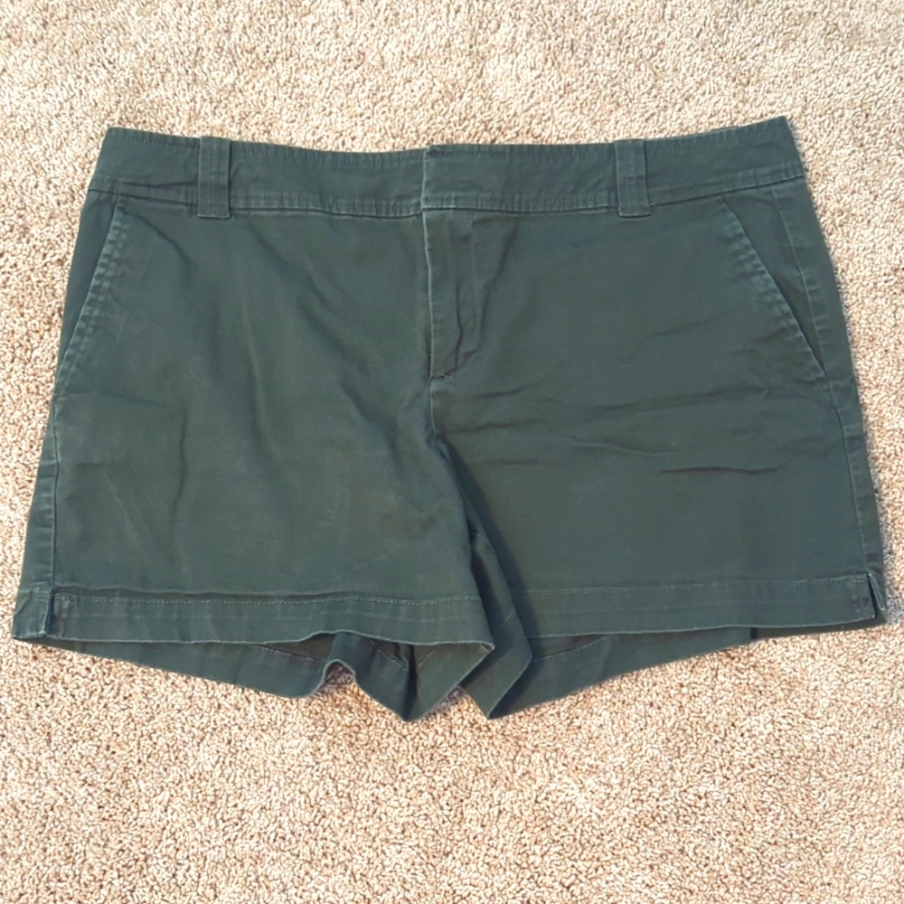 NY&Co Hampton 4-inch Short Dark Green